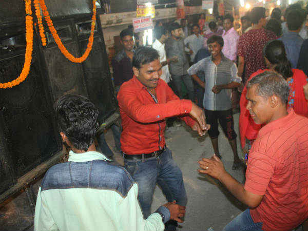 रात भर लगते हैं जमकर ठुमके रात भर लगते हैं जमकर ठुमके