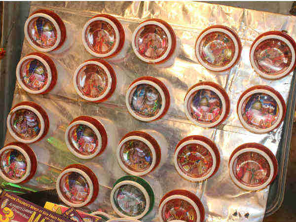 डिब्बी में भगवान डिब्बी में भगवान