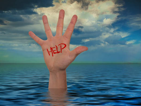 पानी में डूबते हुए