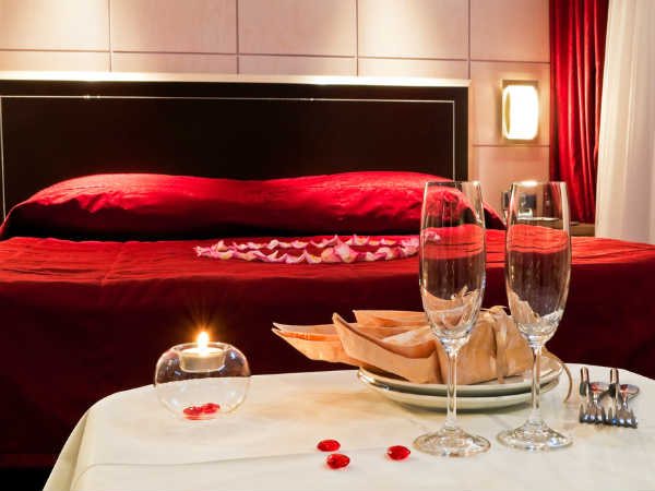 रोमांटिक चीजें बाहर