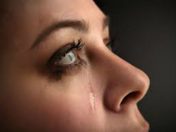 भावना से भरे मनुष्य के आंसु भावना से भरे मनुष्य के आंसु