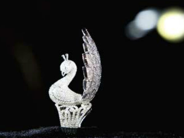 3000 से ज्यादा हीरे 3000 से ज्यादा हीरे