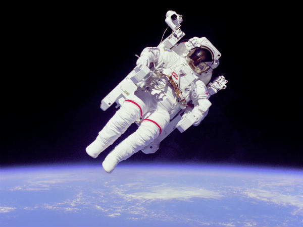 मिथ-सभी एस्ट्रोनॉट्स के पास पीएचडी की डिग्री होती है मिथ-सभी एस्ट्रोनॉट्स के पास पीएचडी की डिग्री होती है