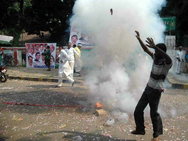 झूम उठे पार्टी कार्यकर्ता 