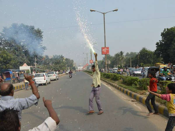 पटाखों की धूम-धड़ाम 