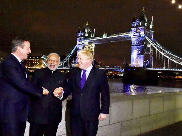 मोदी के लिए रेड कार्पेट बिछाते कैमरुन मोदी के लिए रेड कार्पेट बिछाते कैमरुन