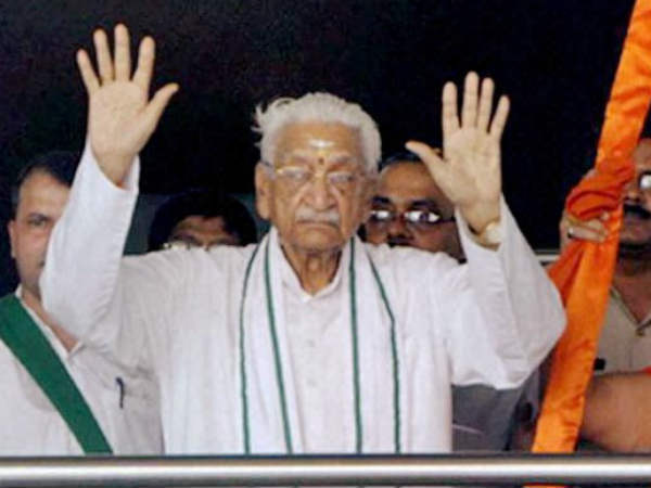 पिता सरकारी कर्मचारी