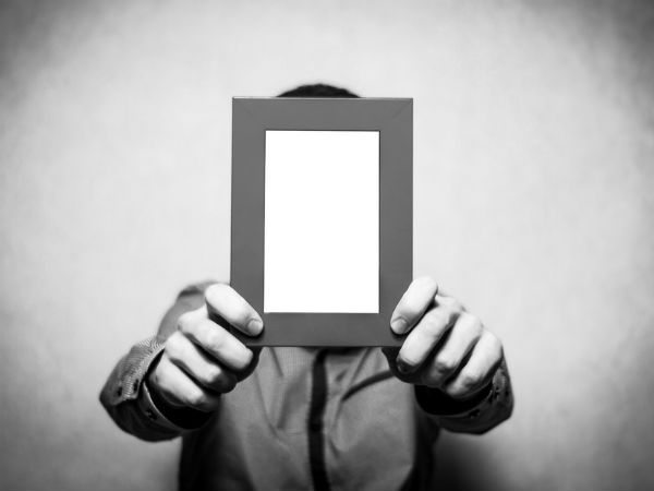 11 बार पलक झपकाते हैं 