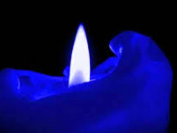 नीली मोमबत्ती