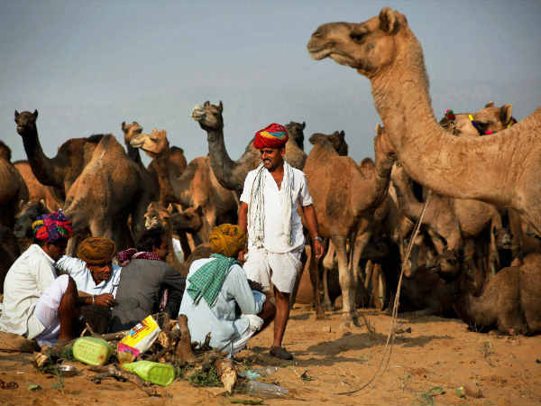 आस-पास के आदिवासी