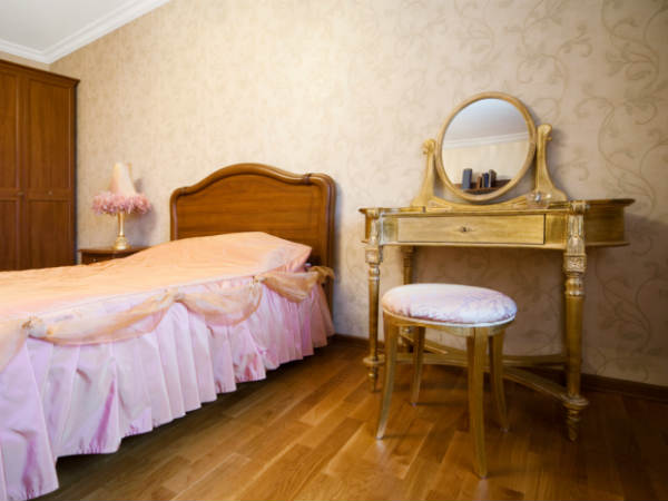 बेडरूम में शीशा नहीं