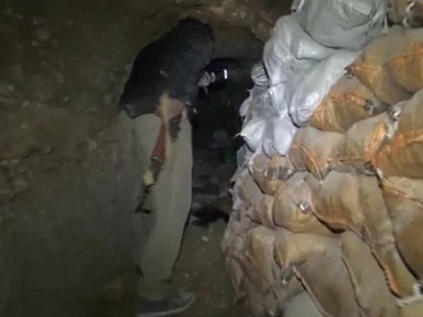 दिवार तक से रास्‍ता 