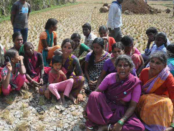 हैरान परेशान गांव वाले