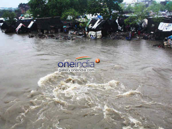 Chennai Rain Pics: घरों में घुसा पानी Chennai Rain Pics: घरों में घुसा पानी