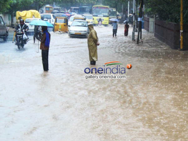 Chennai Rain Pics: सड़कों का मंजर Chennai Rain Pics: सड़कों का मंजर