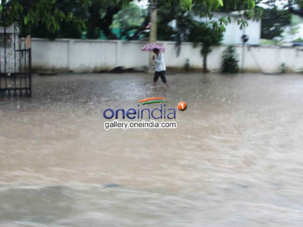 Chennai Rain Pics: सड़कों का मंजर Chennai Rain Pics: सड़कों का मंजर