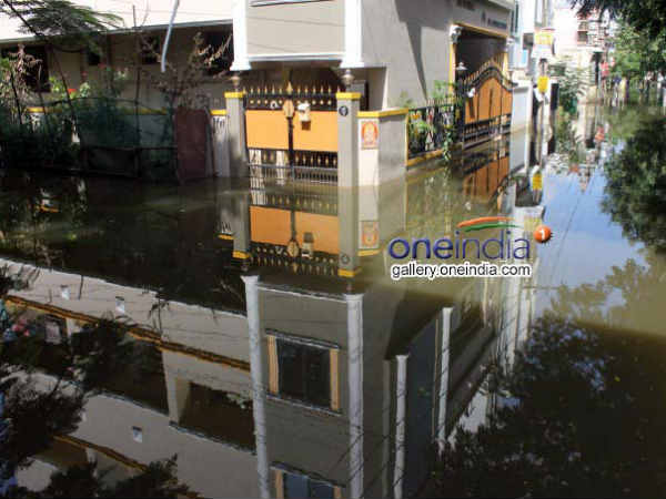 Chennai Rain 2015 Pics: घरों में पानी घुसा Chennai Rain 2015 Pics: घरों में पानी घुसा