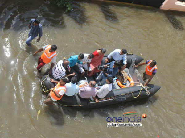 Chennai Rain 2015 Pics: सड़कों पर चल रही नावें Chennai Rain 2015 Pics: सड़कों पर चल रही नावें