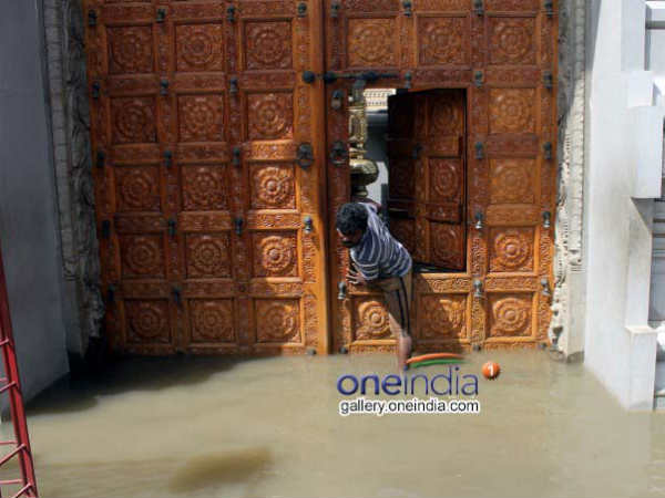 Chennai Rain 2015 Pics: घरों का हाल Chennai Rain 2015 Pics: घरों का हाल