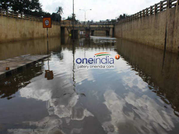 Chennai Rain 2015 Pics: अंडर पास Chennai Rain 2015 Pics: अंडर पास