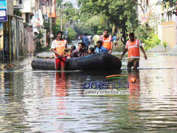 Chennai Rain 2015 Pics: एनडीआरएफ को सलाम Chennai Rain 2015 Pics: एनडीआरएफ को सलाम