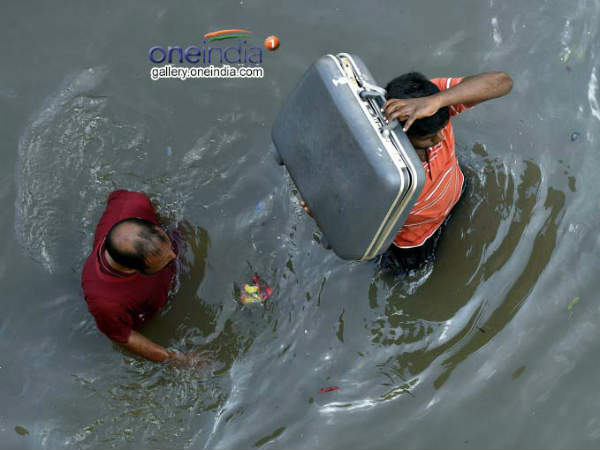 Chennai Rain 2015 Pics: सामान की बर्बादी Chennai Rain 2015 Pics: सामान की बर्बादी