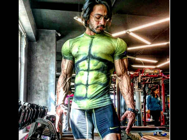 पायलट की भी ट्रेनिंग ले चुके हैं