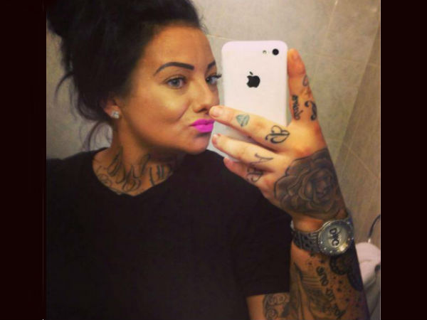 क्लेयर शेफर्ड टैटू के साथ 