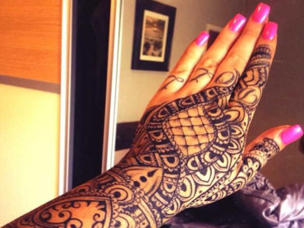 क्लेयर शेफर्ड का हाथ 