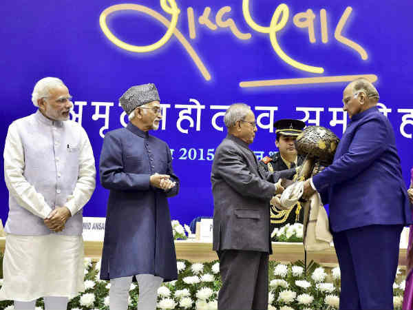 राष्ट्रपति के साथ पवार 