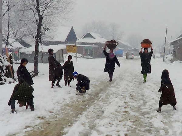 मजे लूट रहे पर्यटक 