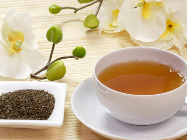 चाय पीने से झड़ते हैं बाल चाय पीने से झड़ते हैं बाल