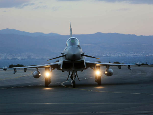 टायफून और टॉरनेडो 