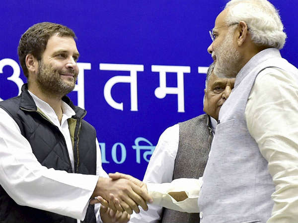 एक कार्यक्रम के दौरान जोर-शोर से हाथ मिलाते पीएम मोदी और राहुल एक कार्यक्रम के दौरान जोर-शोर से हाथ मिलाते पीएम मोदी और राहुल