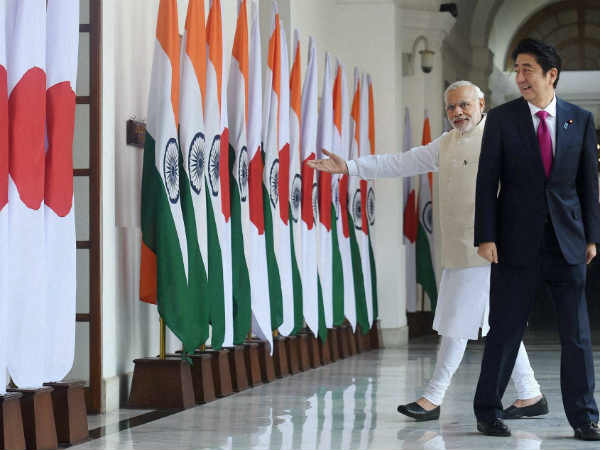 जापान के प्रधानमंत्री शिंजो अबे और पीएम मोदी अलग ही अंदाज में जापान के प्रधानमंत्री शिंजो अबे और पीएम मोदी अलग ही अंदाज में