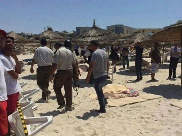 टूरिस्‍ट्स पर फायरिंग 