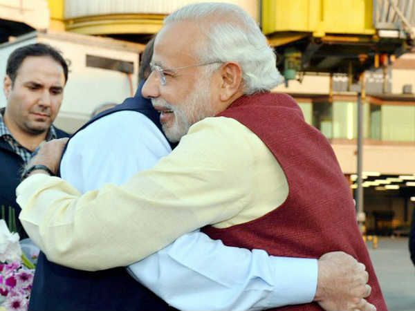 नवाज की नवासी को दिया आर्शीवाद 