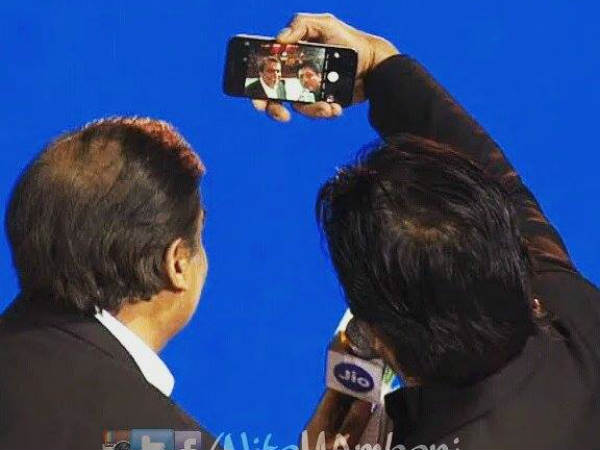 शाहरूख संग मुकेश की सेल्फी