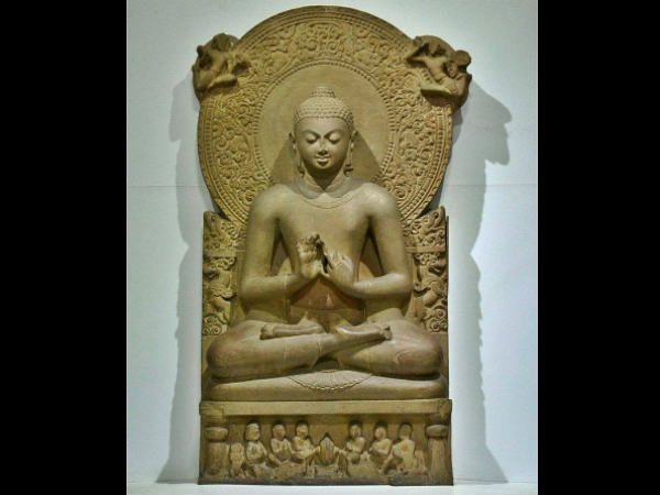 108 बार घंटी बजायी जाती है