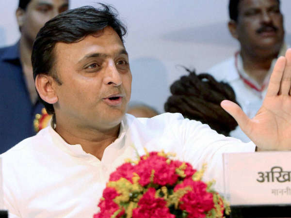 अखिलेश के तीन बच्चे हैं