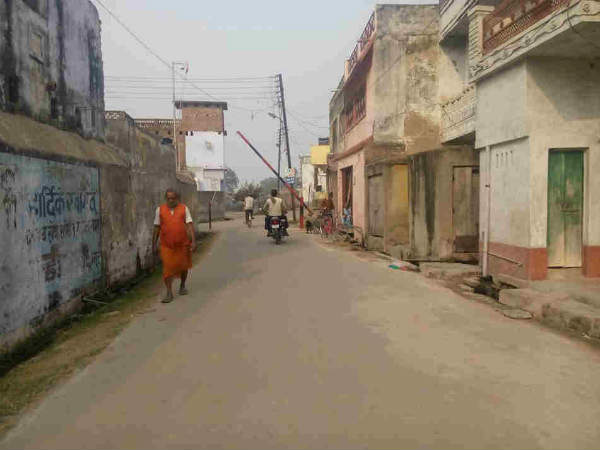लाल-नीली बत्तियों की आवाजाही ही है यहां की पहचान