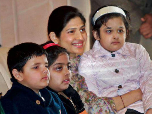 प्यार की बगिया में तीन फूल