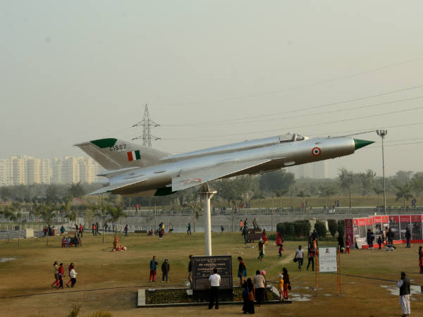 पार्क में मिग-21 