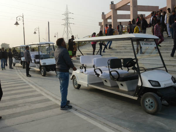 वृद्ध और विकलांग लोगों के लिये स्पेशल सुविधा 