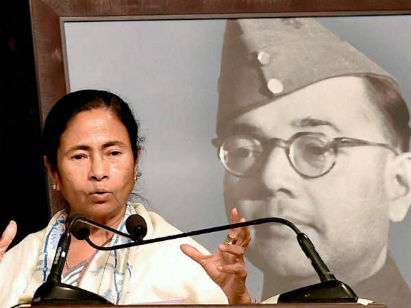 पुलिस ने किया लाठी चार्ज