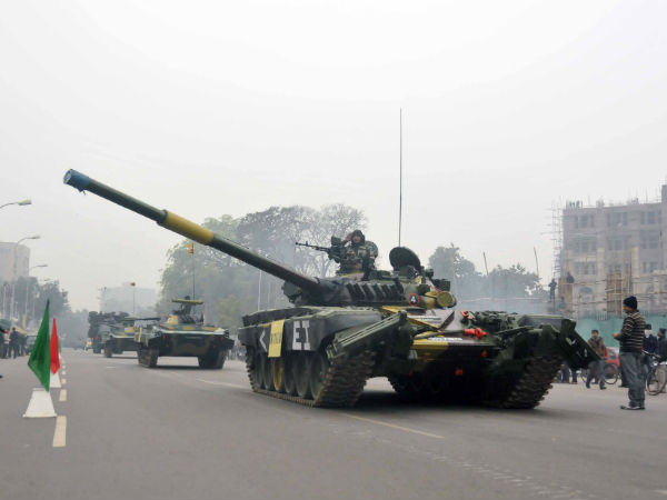 टैंक भी उतरे राजधानी की सड़को पर