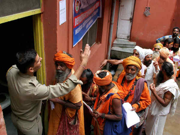 बड़ी संख्या में लगते हैं कर्मचारी