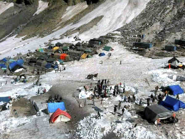 कैंपों में हजारों टैंट