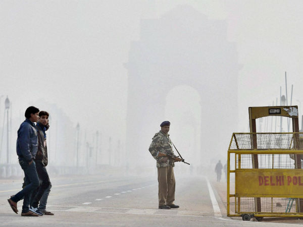 घने कोहरे से दृश्यता प्रभावित