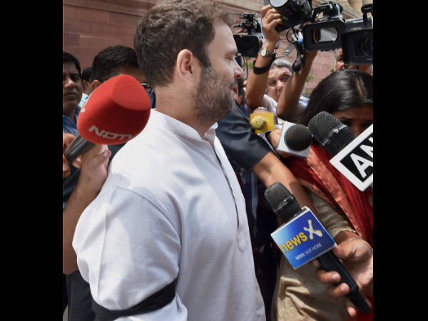 Rahul Gandhi Attacks PM Narendra Modi For 'Ignoring Farmers' in Bundelkhand Rahul Gandhi Attacks PM Narendra Modi For 'Ignoring Farmers' in Bundelkhand